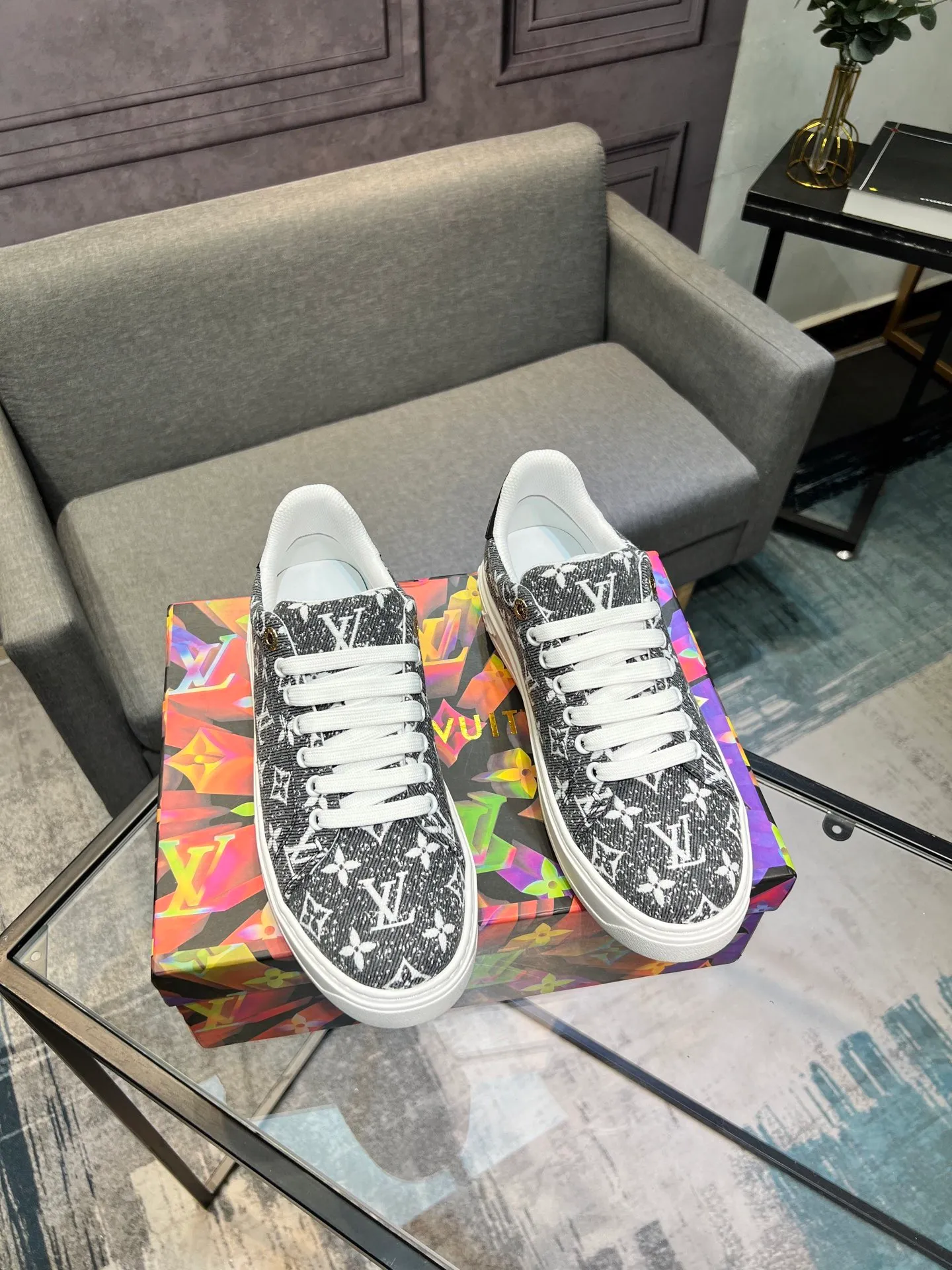 Men's Men's Shoes 💰540 LV Louis Vuitton. The latest fashionable casual shoes are popular in physical stores. The new spring and summer comfortable imported custom patent leather plus cowhide, cowhide mesh, and unique jacquard fabric element design. With sheepskin lining, Lv original base, [sun][sun] high-end packaging and high quality💪Details determine quality, welcome to compare🇮🇹Code number 38-44, 45 can be customized